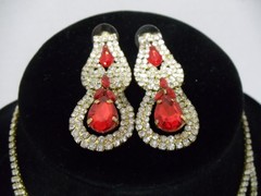 VINTAGE FIRE RED RHINESTONE TEAR DROP STYLE NECKLACE & DANGLE STUD EARRINGS SET
