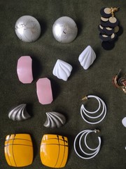 14 Pairs Earrings 90s Y2K Mostly Pierced Fun & Funky Enamel Metal Plastic
