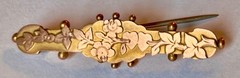 English Edwardian Sydenham Brothers 9 carat gold love pin brooch, c.1890-1915