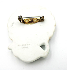 VTG SIGNED 1998 PMI CHINA Precious Moments white faux pearl flower brooch pin
