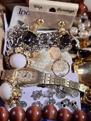1.1 Pounds Of Vintage & Modern Assorted Jewelry, Fabulous Collection