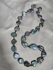 Vtg Iridescent Peacock Pearl Beaded 18″ Necklace Magnetic Rhinestone Clasp