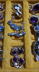 Lovely Vintage Mele Jewelry Box With 14 Pairs Of Vintage Earrings Rhinestone