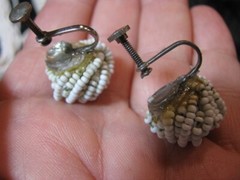 LOT P21 – 8 pc VINTAGE PEARL & SEED BEAD NECKLACE EARRINGS BRACELET RING CLUTCH