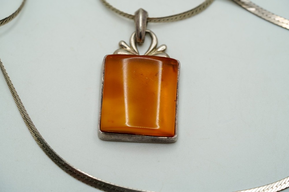 Vintage Sterling Silver Amber Pendant 45mm x 24mm Necklace 24″ x 3mm JB49