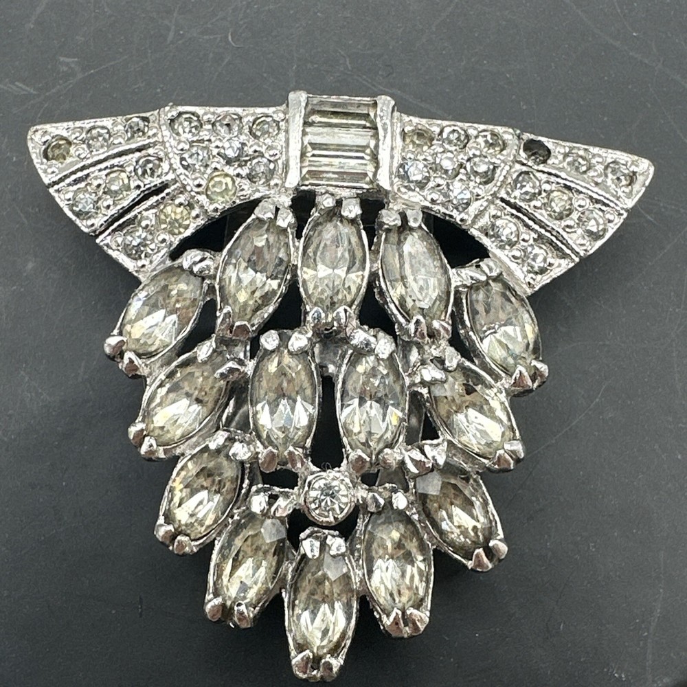Classic 1930s Art Deco Dress Clip #802