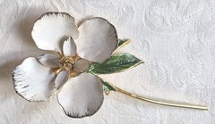 Vintage Estate Gold Plate White Orchid Flower Pin Brooch Enamel 3 3/4″×1 3/4″
