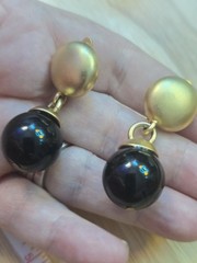 Vintage Erwin Pearl Black Ball Drop Dangle Clip On Earrings Matte Gold Tone