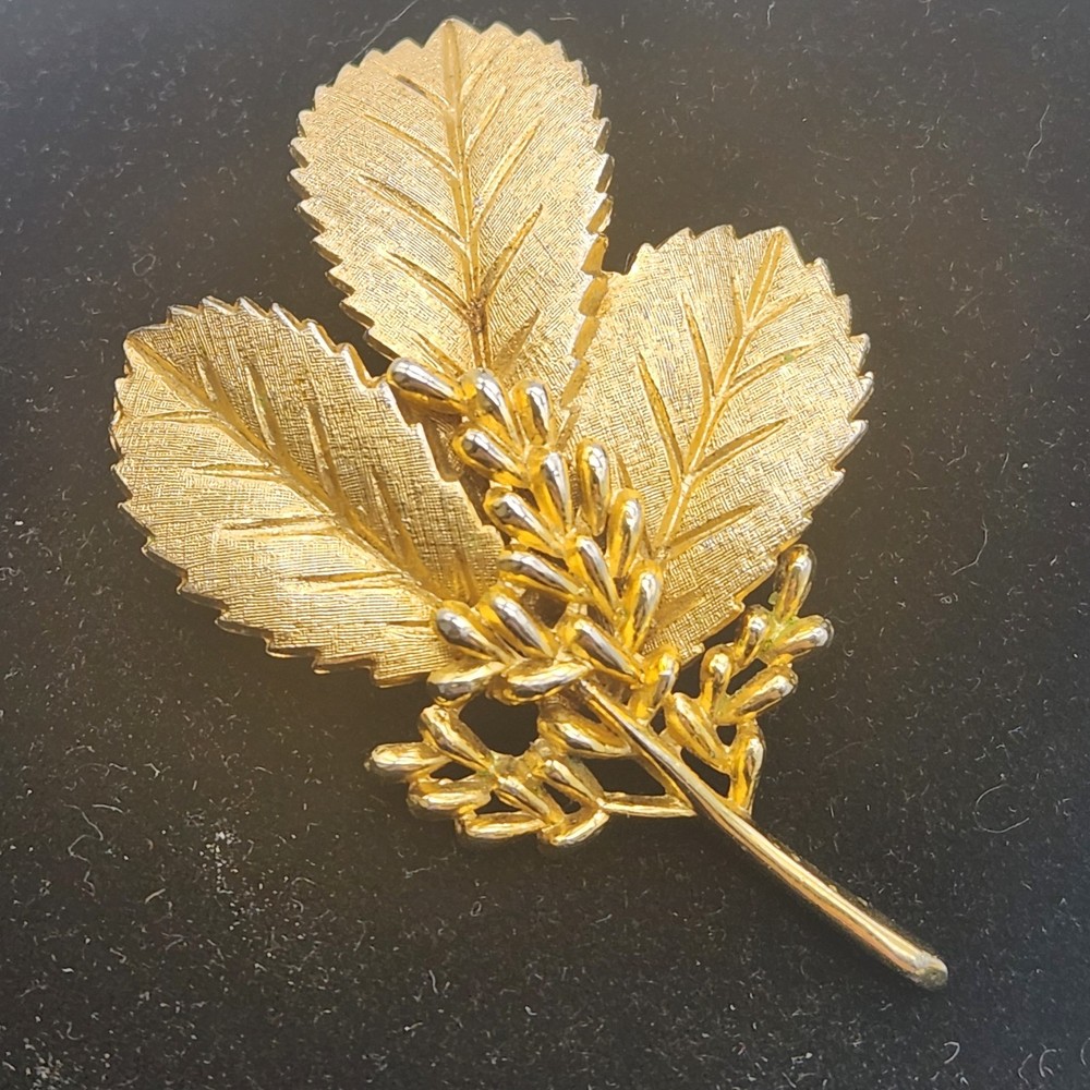 Crown Trifari Brooch Vintage Leaf Nature Gold Art Signed Original Detailed Pin