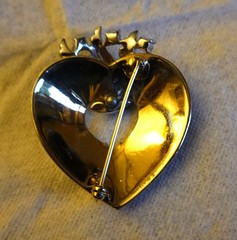 Gorgeous! Signed JOMAZ Pave Golden Heart Brooch