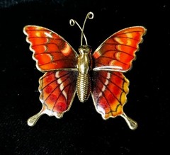 Vintage Gold Tone Enamel Butterfly Brooch / Pin 1 5/8″W X 1.5″T Bug Beautiful