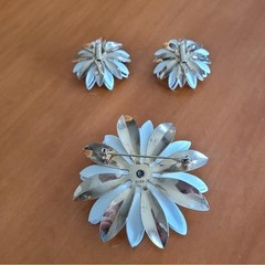 60s Sarah Conventry Gold and White Water Lily Brooch and Earring Set