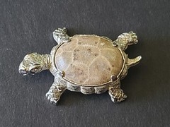 Vintage Petoskey Stone Silvertone Turtle Tortoise Brooch Pin Fossilized Coral
