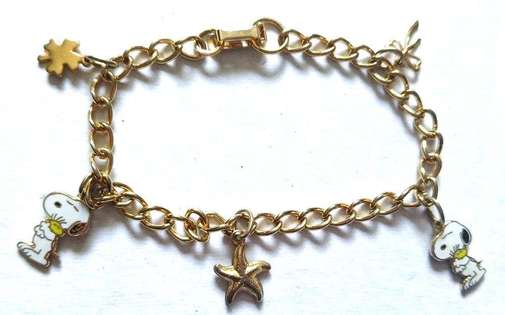 Vtg Snoopy Enamel Charm Bracelet 6.75″ Clasp 4 Leaf Clover Star Ribbon Gold Tone