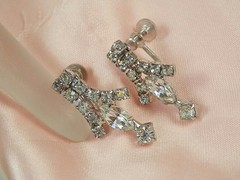 Signed D’VER’S N.Y. Sparkly Vintage Navette Rhinestone Earrings 664JL4