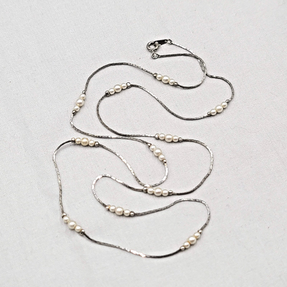 Vintage Serpentine Station Chain Necklace Silver tone White Bead 28″