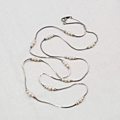 Vintage Serpentine Station Chain Necklace Silver tone White Bead 28″