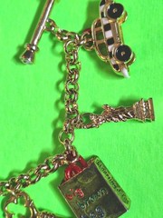Vintage I LOVE NEW YORK Enameled CHARMS Gold Tone Toggle Clasp Chain Bracelet
