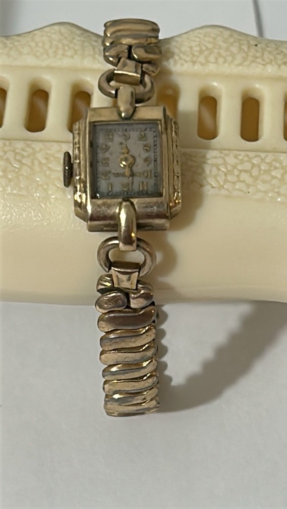 Vintage Ladies Bulova 10k Gold Fill 17 Jewels Swiss Wrist Watch New York