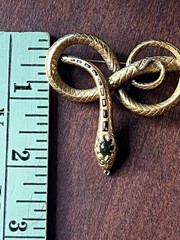 1985 Metropolitan Museum of Art MMA Gold Tone Snake Brooch Enamel Green Cabochon
