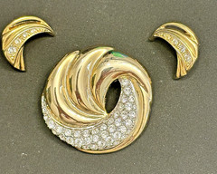 Vintage Gold-toned brooch and earrings set with rhinestones