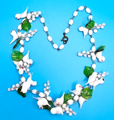 VTG Venetian Murano Glass White Bird/Green Leaves Necklace BIN03 DS36