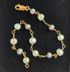 Vintage 14K Yellow Gold Black and White Pearl Wire Twist Bracelet