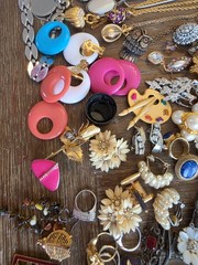 Massive Vintage Jewelry Lot 100’s of Signed Pcs / OVER 500 PCS + Misc 1G bag…
