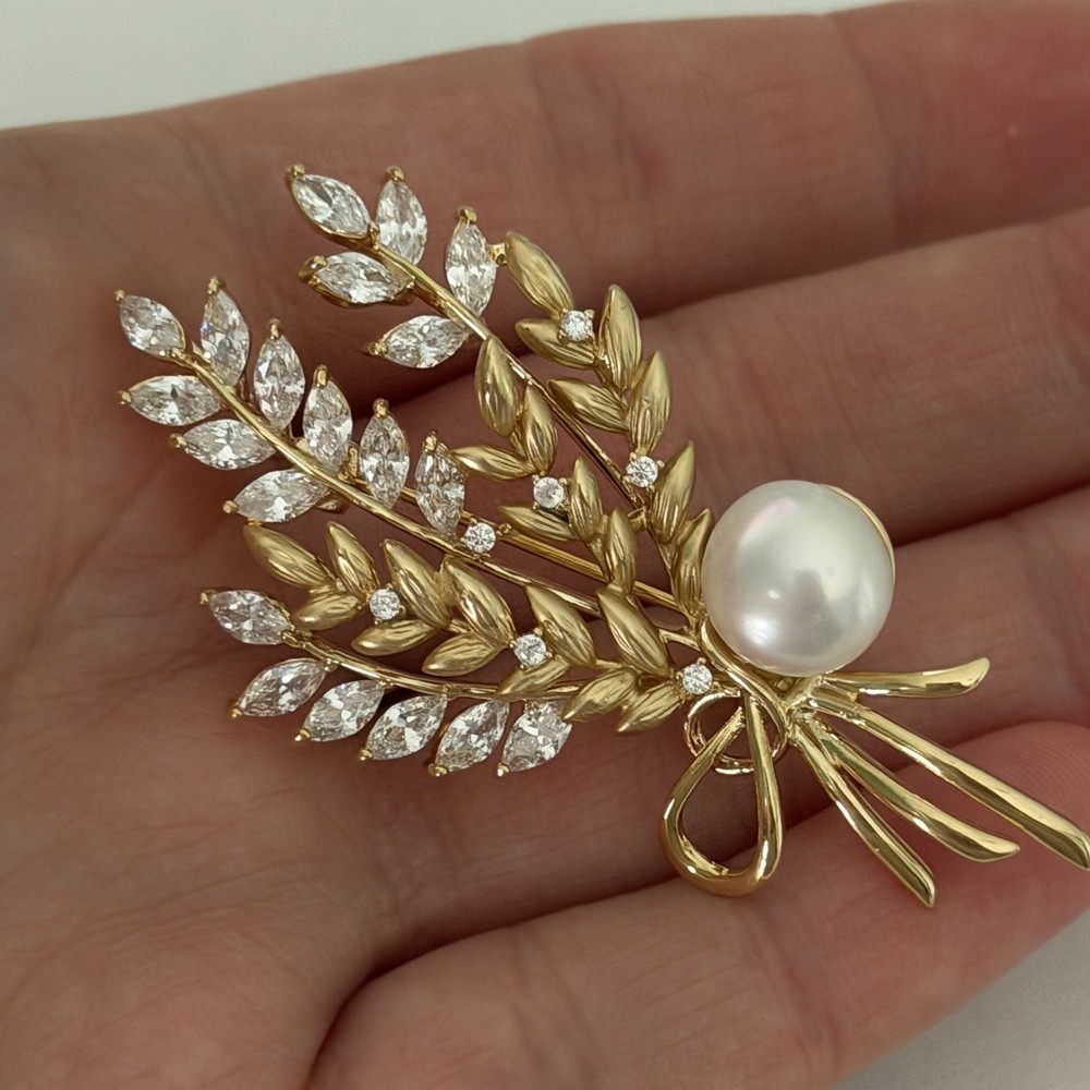 Ladies Clear CZ Flower Plant Faux Pearl Gold Tone Sparkly Brooch Pin Pendant
