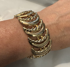 2 Retro Gold Tone Link Stretch Bracelet MCM Quiet Luxury Retroglam Careerchic