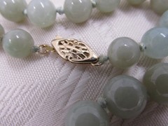 Jade Jadeite Bead Necklace 14K Gold Clasp 22″ Chinese Export Vintage Knotted
