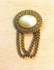 Vintage Gold Tone Faux Pearl Cabochon Brooch Pin with Hanging Chains