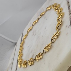 Vintage Gold Tone Laurel Leaf Link Collar Necklace Textured Botanical 15.5 In