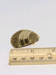 Vintage Gold Tone Thin Metal Shell Shape Scarf Clip 1 1/2″. Retro Style. Hinged.