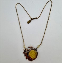 1970’s Pididdly Links Art Nouveau Floral Glass Cameo Fairy Pendant Necklace 18″
