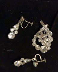 Vtg Brooch Rhinestone Round Baguette Pear Crystal Pendant Dangle Earrings 40era