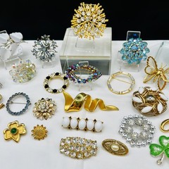 Vtg. Brooch Lot Some Signed Rhinestone, Gold Silver Tone Wear Resell 28pc Monet