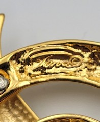 Vintage Gold Tone Swirl Brooch Pin Brushed & Gloss Signed Tona Double Curl