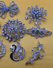 ~VINTAGE LOT OF 10 RHINESTONE JEWELRY PIN / BROOCH AUSTRIA DECO MCM 1950s ETC.~