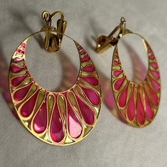 Vintage hot pink hoop earrings Gold wire teardrop petals round MOD groovy hoops