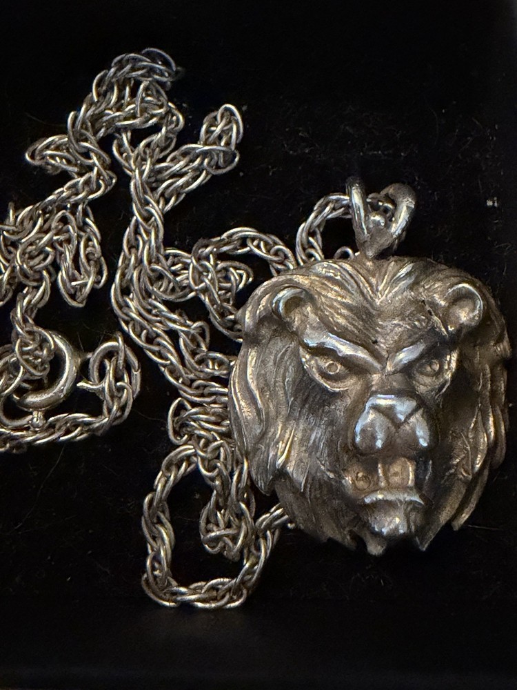 1970s Vintage Sterling Silver Lion Head Pendant On 18 Inch Sterling Chain
