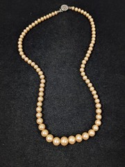 Vintage Ivory Color Glass Faux Pearl Graduated Bead Choker Necklace 15.5 inch