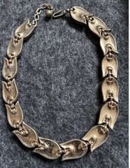 Vintage TRIFARI 1950s 1960s CHOKER NECKLACE Off White Thermoset Leaves