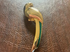 Six Beautiful Vintage Brooches to Accentuate Any Wear.