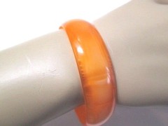 VINTAGE PLASTIC BRACELET 1970-80S WHITISH MARBLED PARTIAL TRANSLUCENT BANGLE