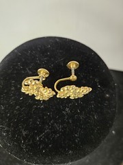 Vintage Signed MMA metropolitan museum of art screw back earrings Gold Tone