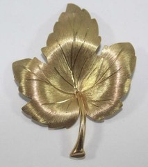 Vintage Brushed Gold Tone Maple Leaf Pin Brooch