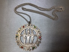 VINTAGE EGYPTIAN REVIVAL EGYPTO MEDALLION AGED SILVER TONE NECKLACE JEWELRY