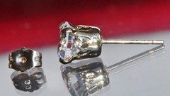 (1)One single-14k yellow gold 1.00ct white topaz stud earring 0.6gr