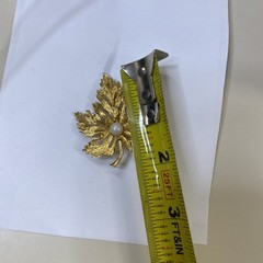 Vintage Maple Leaf Brooch Gold Tone Pin With Faux Pearl Bright And Shiny 2”